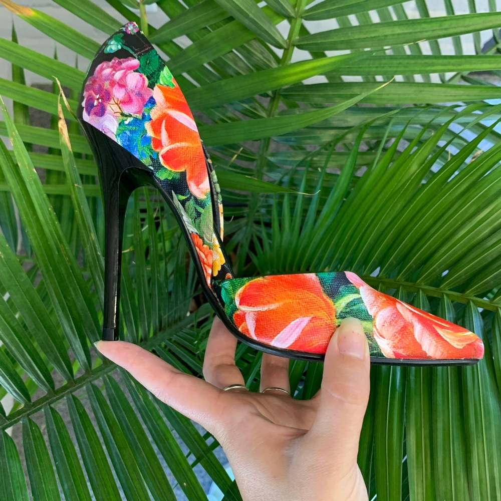 Steve Madden Varcityy Pointed Toe Pumps Size 6